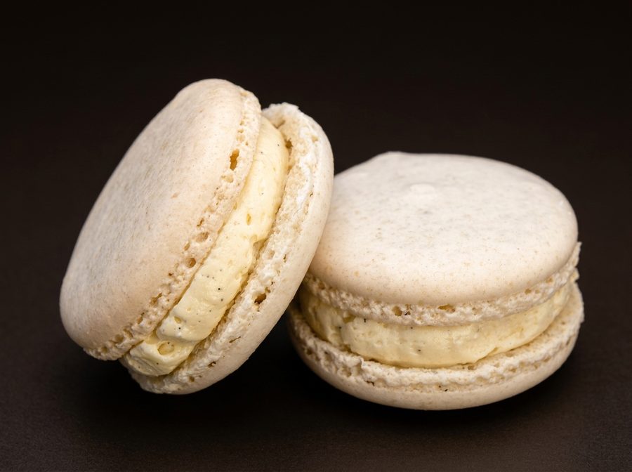 Zwei Macarons Vanille