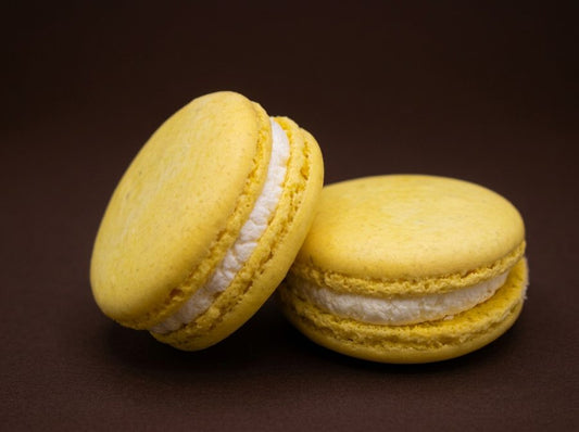 Zwei Macarons Zitrone
